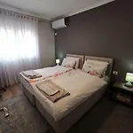 Third Floor\'S Apartment